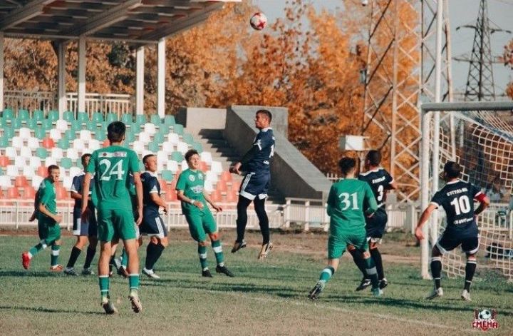 Футбольная команда «Нефтяник» из Бугульмы одержала победу над казанской «Сменой»