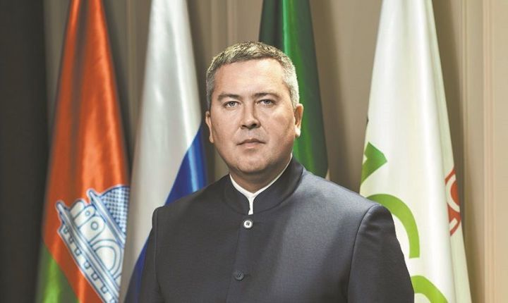 Линар Закиров җирле халыкны Нефтьчеләр көне һәм шәһәр көне белән котлады