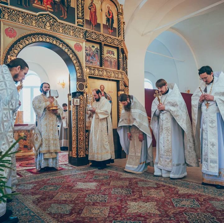 В бугульминском монастыре провели Божественную литургию