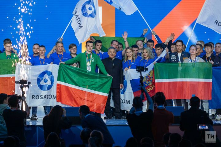 Рустам Минниханов и Ирек Файзуллин наградили победителей II Международного строительного чемпионата