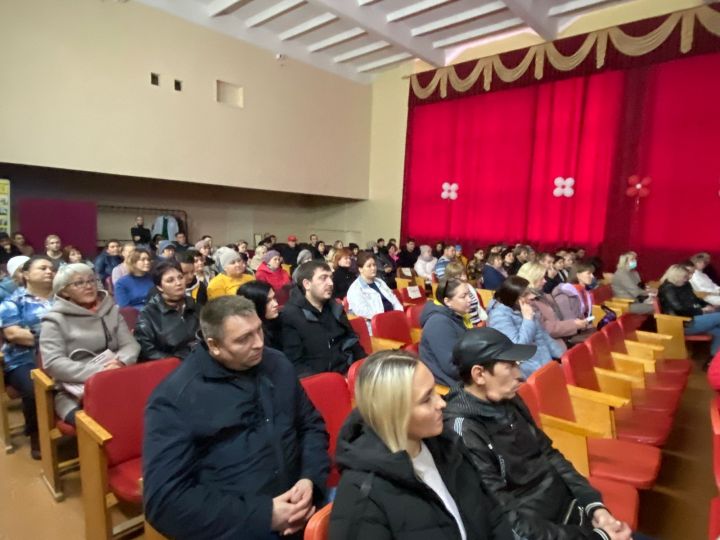 Сотрудники полиции Бугульмы приняли участие в родительском собрании