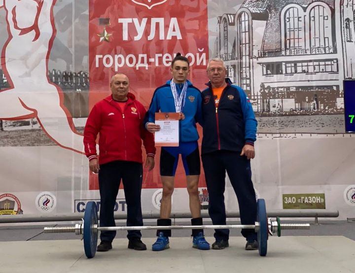 Бугульминец стал бронзовым призёром первенства России по тяжелой атлетике в Туле