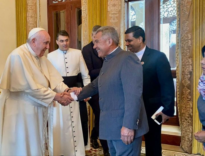 Минниханов рассказал Папе Римскому о гармонии народов в Татарстане