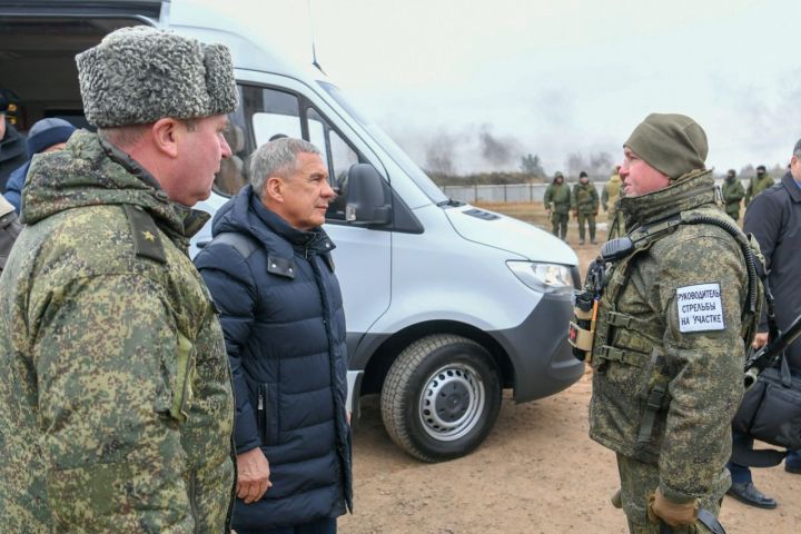 Минниханов осмотрел танковый полигон и пункт сбора мобилизованных в «Казань Экспо»