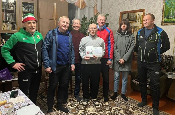 Самый старший бегун Бугульмы Владимир Белов отметил 75-летие