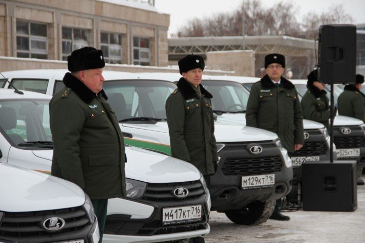 Сегодня автопарк Минэкологии пополнили 20 новых служебных машин