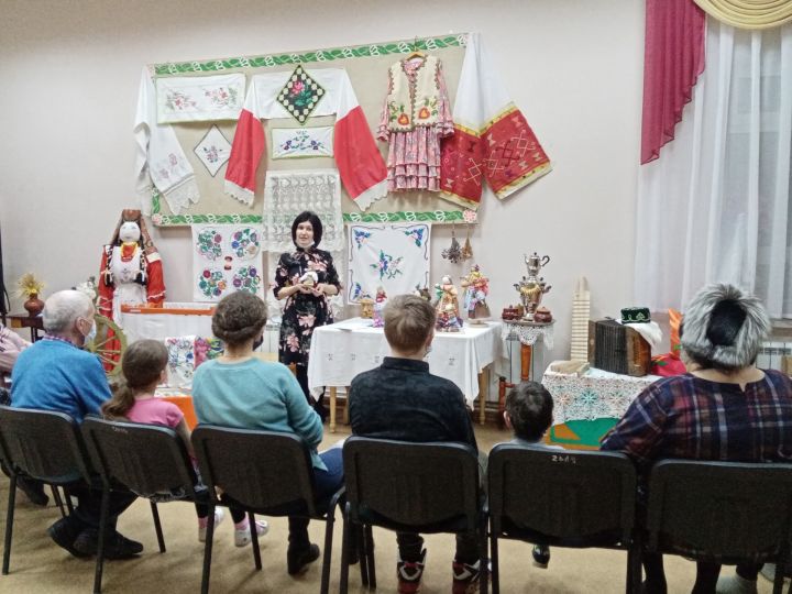 В Бугульминском Доме культуры рассказали историю тряпичной куклы
