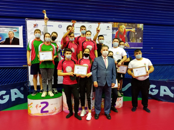 Студенты из Бугульмы стали серебряными призерами состязаний по настольному теннису