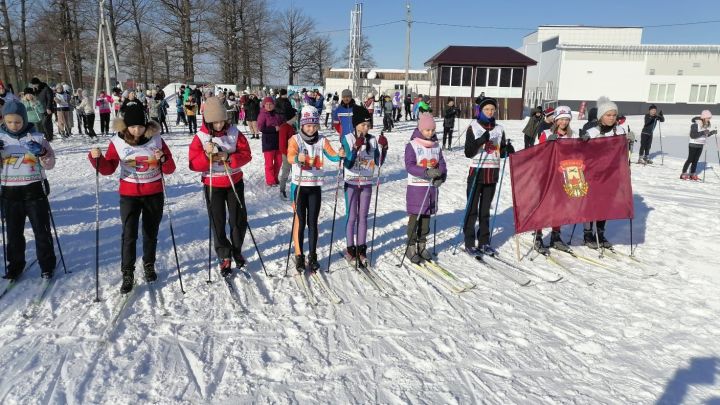 Школьники Бугульмы и района соревновались в лыжных гонках