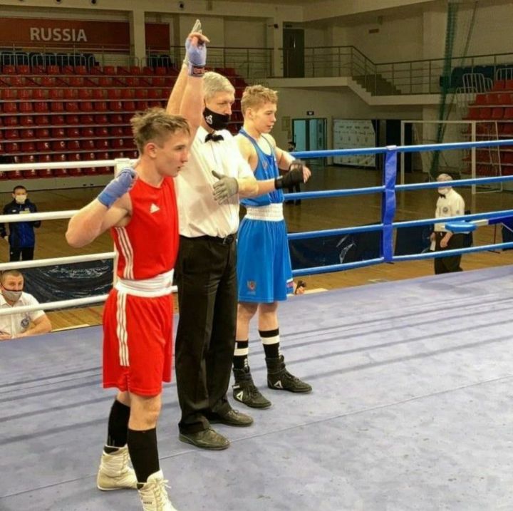 Бугульминец завоевал золотую медаль на Первенстве РТ по боксу