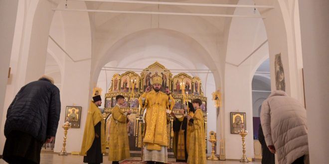 Епископ Мефодий совершил Всенощное бдение в Соборном храме Казанско-Богородицкого монастыря Бугульмы