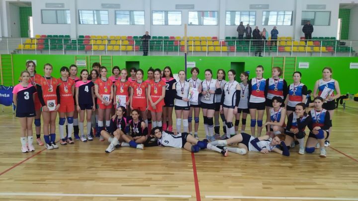 В Бугульме завершился межрегиональный турнир по волейболу среди девочек