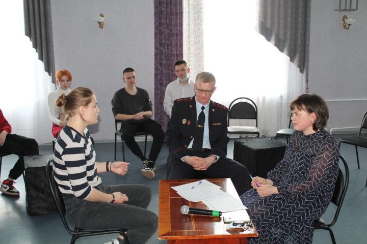 Бугульминские студенты приняли участие в дискуссии на тему профилактики правонарушений