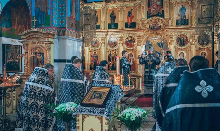 Епископ Мефодий совершил Литургию Преждеосвященных Даров в Казанском соборе Бугульмы