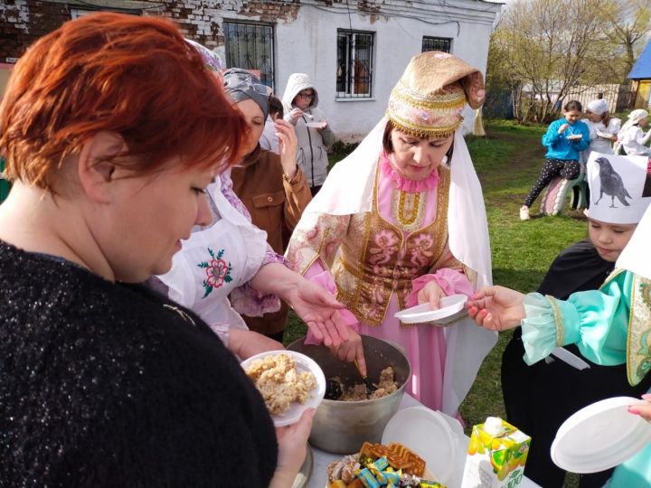 В Бугульминском районе провели татарский народный праздник «Грачиная каша»