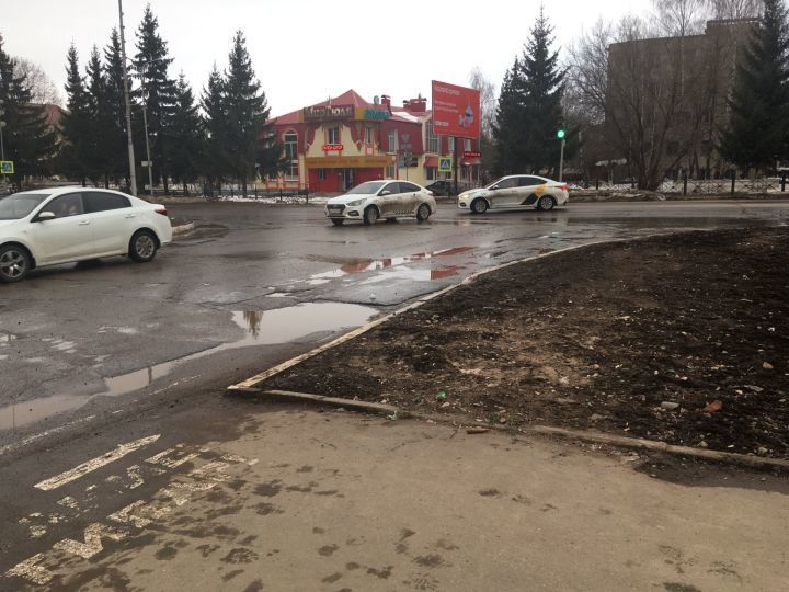 В Бугульминском районе запланировано реализовать четыре программы по ремонту дорожно-уличной сети