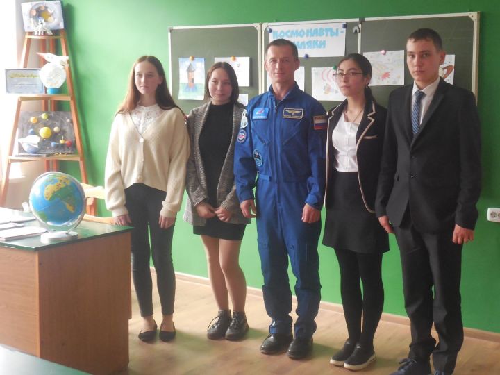 Школьники бугульминского села встретились с космонавтом Сергеем Рыжиковым