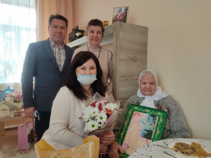 Труженица тыла Бугульминского района отметила 95-летие