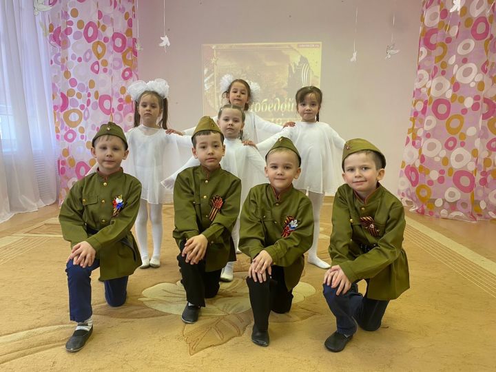 В честь Дня Победы в бугульминском дошкольном учреждении создали «Древо Памяти»