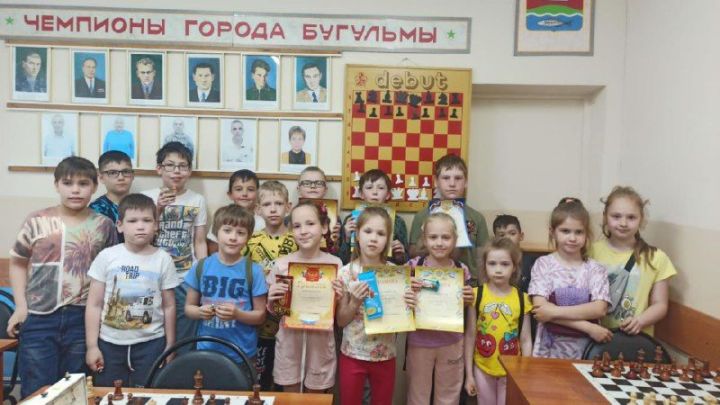 Юные шахматисты из Бугульмы приняли участие в конкурсе решения задач