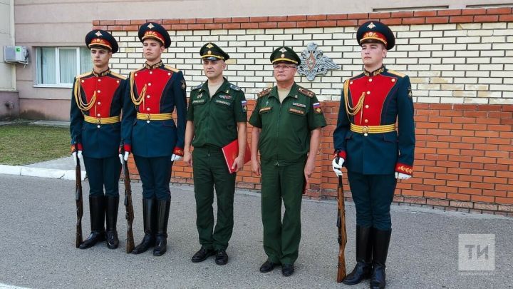 На службу в Преображенский полк уехали служить 15 татарстанцев
