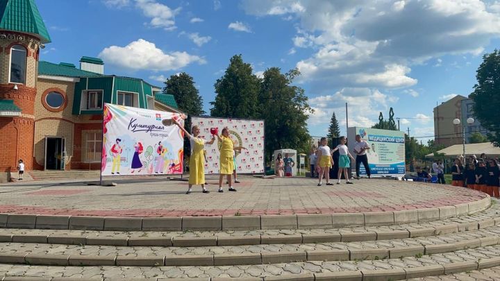 В детском парке Бугульмы сегодня прошел "Мама Фест"