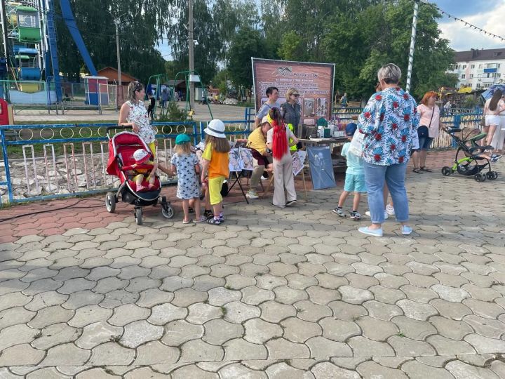 В детском парке Бугульмы сегодня прошел "Мама Фест"