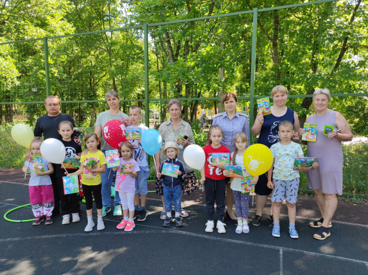 Бугульминские добровольцы и сотрудники СИЗО провели благотворительный праздник для детей