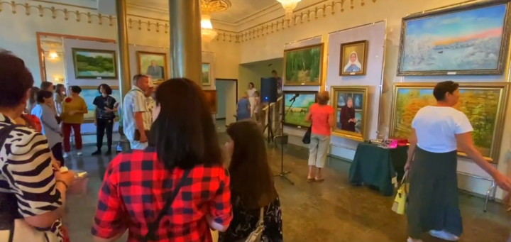 В Центре татарской культуры открылась юбилейная выставка художника  Фарита Газизуллина