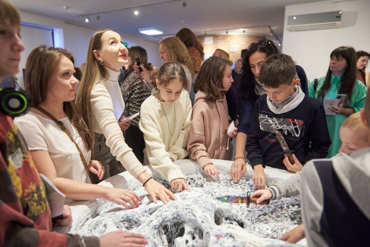 В Свияжске открылась инклюзивная выставка «Искусство быть»