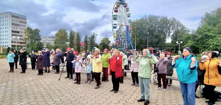 В парке Бугульмы для ветеранов компании ООО «ТНГ-Групп» прошла программа «Осенний движ»