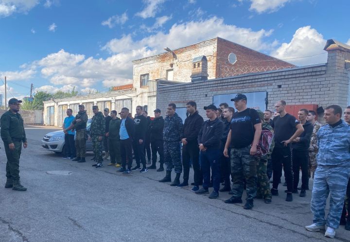 Полицейские Бугульмы провели турнир по военно-тактической игре с активистами молодежного центра