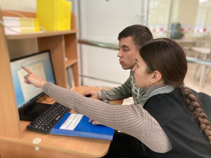 В Бугульме реализуется программа по обучению компьютерной грамотности для людей с ОВЗ