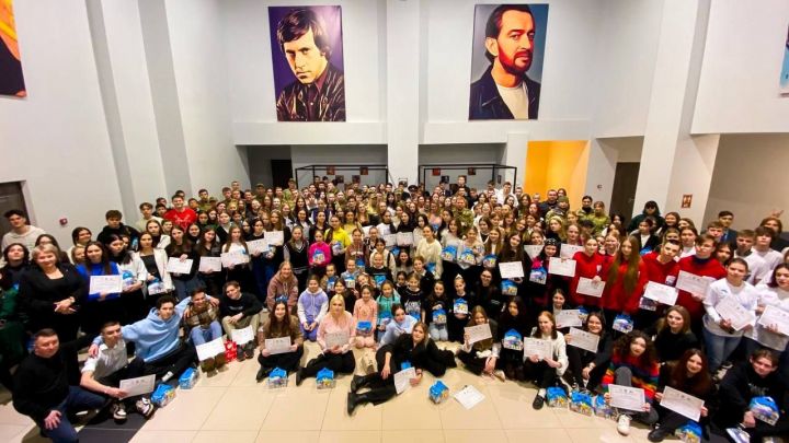 Во Дворце молодежи наградили активистов среди молодежи Бугульмы по итогам 2022 года
