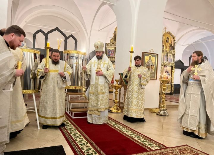 Епископ Мефодий совершил чин освящения воды в Казанско-Богородицком монастыре Бугульмы