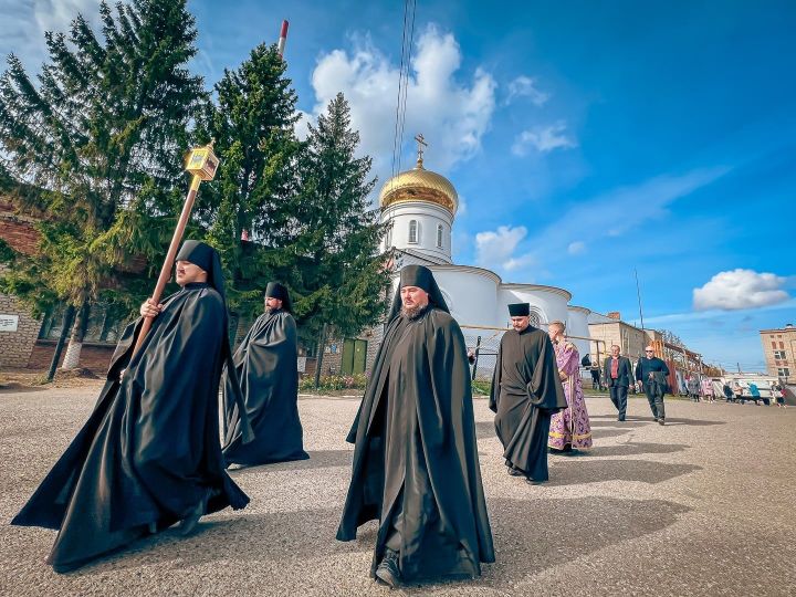 Епископ Мефодий совершил Божественную литургию в монастыре Бугульмы