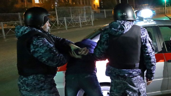 В Бугульме сотрудники Росгвардии по горячим следам задержали подозреваемого в нанесении ножевого ранения