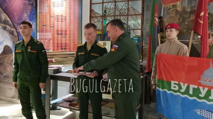 Двое жителей Бугульмы удостоены наград Министерства обороны РФ