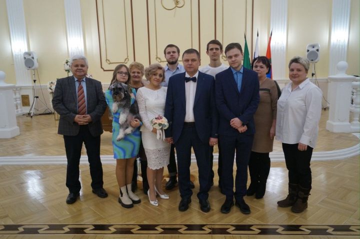 В Бугульминском загсе чествовали серебряных юбиляров семейной жизни Дорожкиных