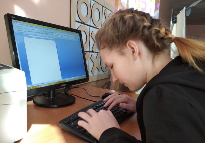Учеников бугульминского центра «Возрождение» обучают компьютерной грамотности