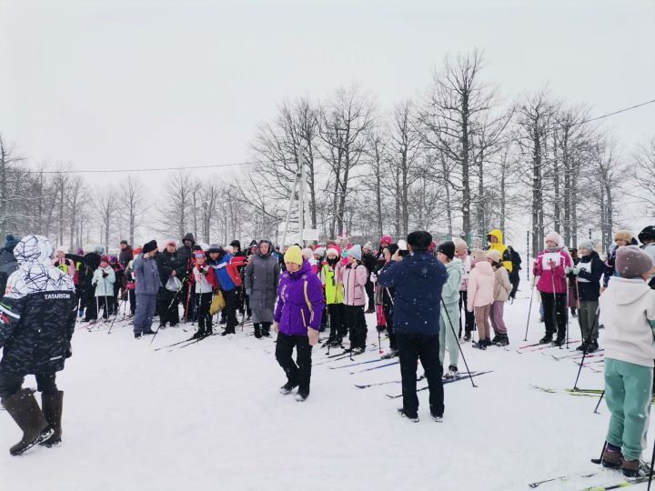 В Бугульме учащиеся школ города и района встали на лыжню в рамках ежегодных муниципальных соревнований