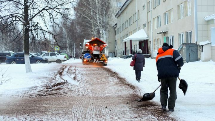 Сегодня в Бугульме пасмурно, слабый снег