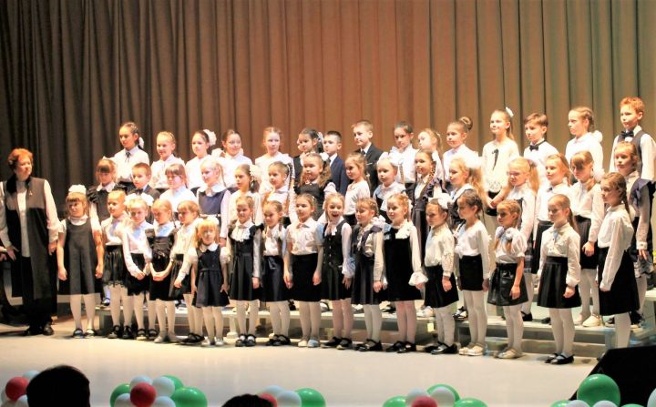 В большом зале Бугульминской школы искусств прошел хоровой фестиваль «Весне навстречу»