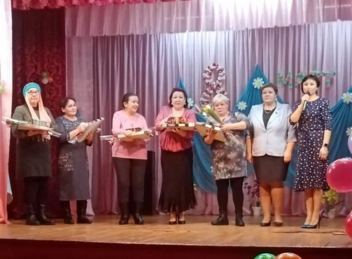 В Бугульминском районе организовали концерт для милых дам