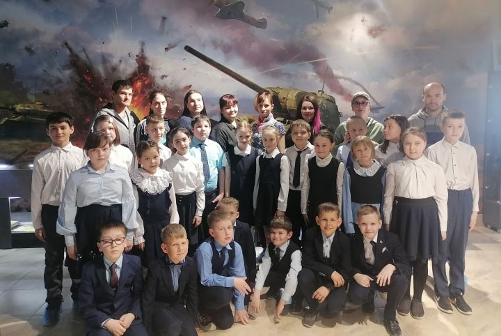 Бугульминские школьники увидели подлинные экспонаты зала боевой славы