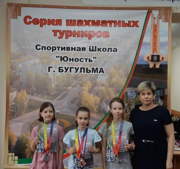 Бөгелмәлеләр шахмат турнирлары сериясеннән медальләр алып кайттылар