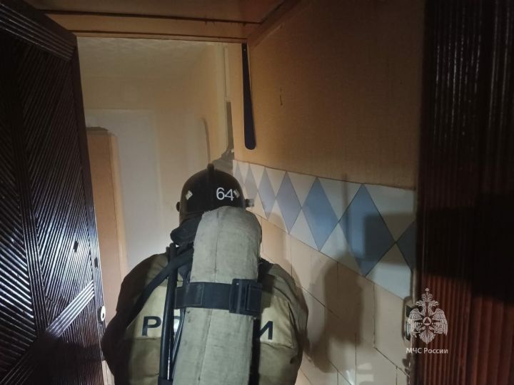В Бугульме спасли мужчину, едва не погибшего на пожаре