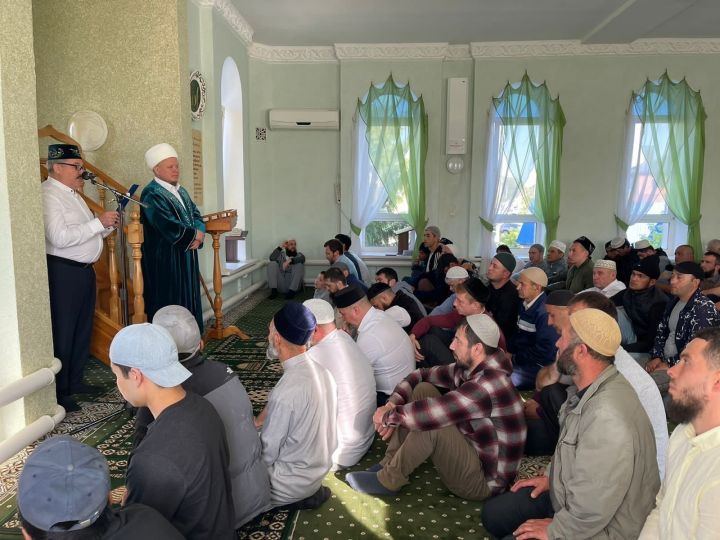 В мечетях города Бугульмы и Бугульминского района мусульмане совершили праздничный намаз