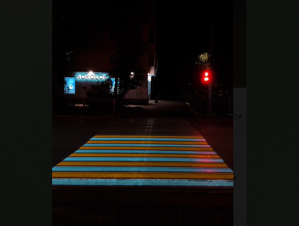 В Бугульме установили световые проекционные пешеходные разметки