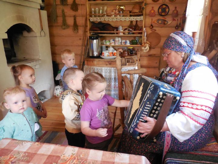 Юные бугульминцы посетили дом-музей в деревне Зелёная Роща